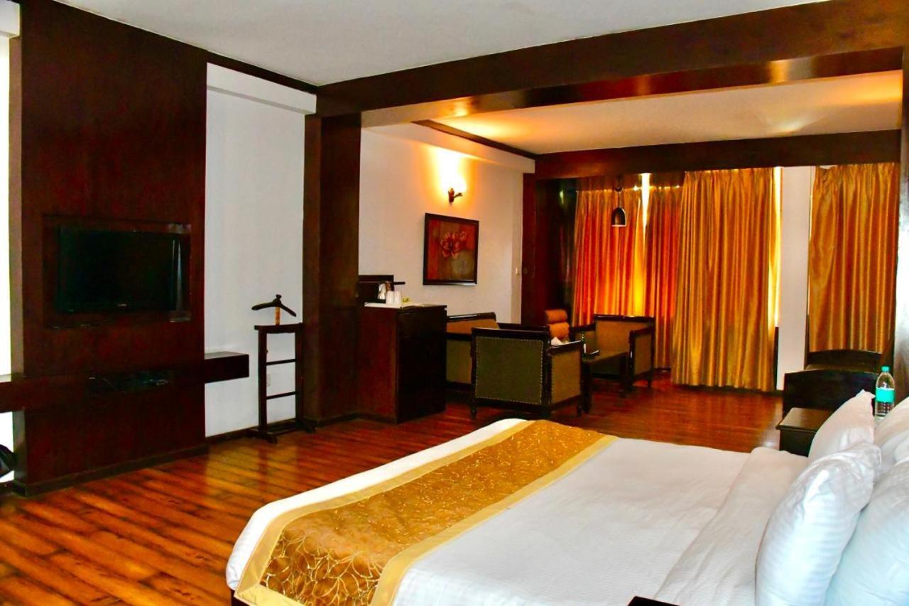 The Whispering Inn Resort And Bar Manali  Bagian luar foto