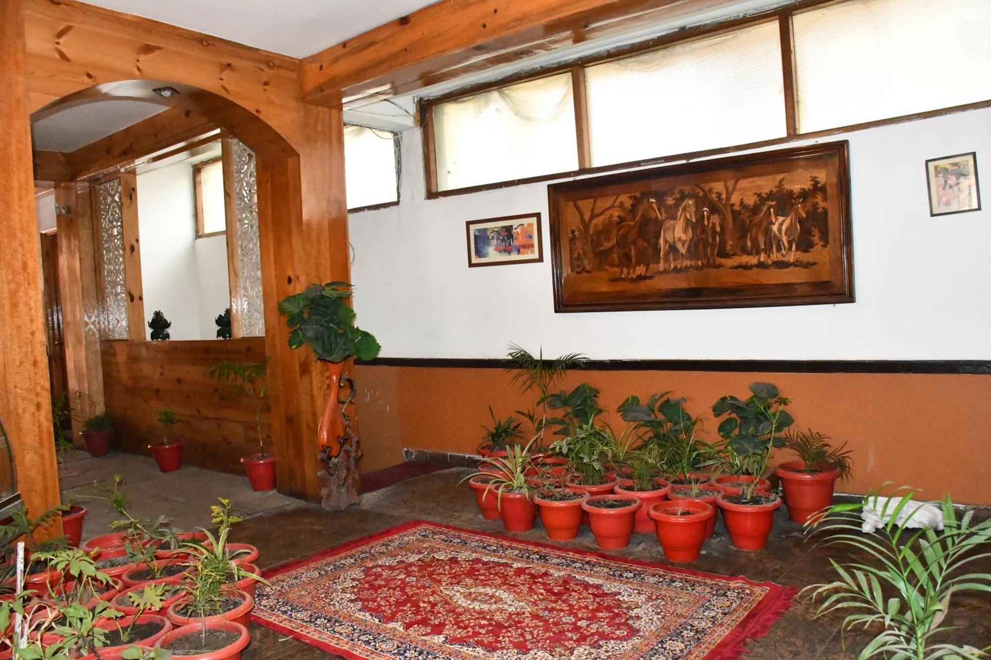 The Whispering Inn Resort And Bar Manali  Bagian luar foto