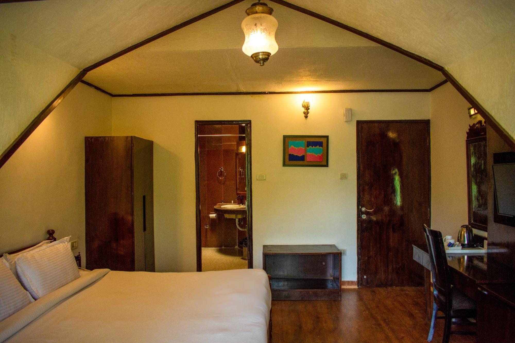 The Whispering Inn Resort And Bar Manali  Bagian luar foto