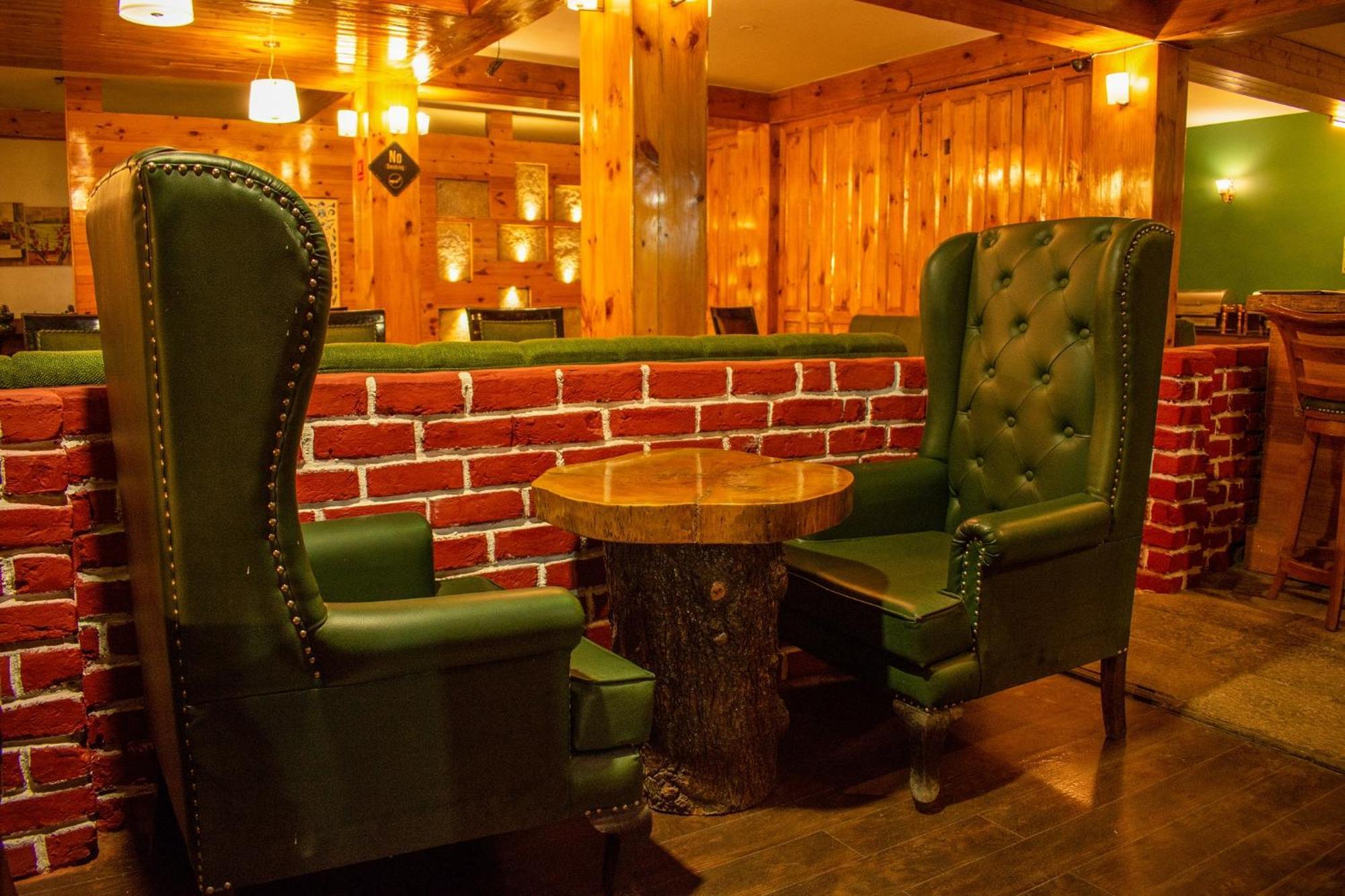 The Whispering Inn Resort And Bar Manali  Bagian luar foto