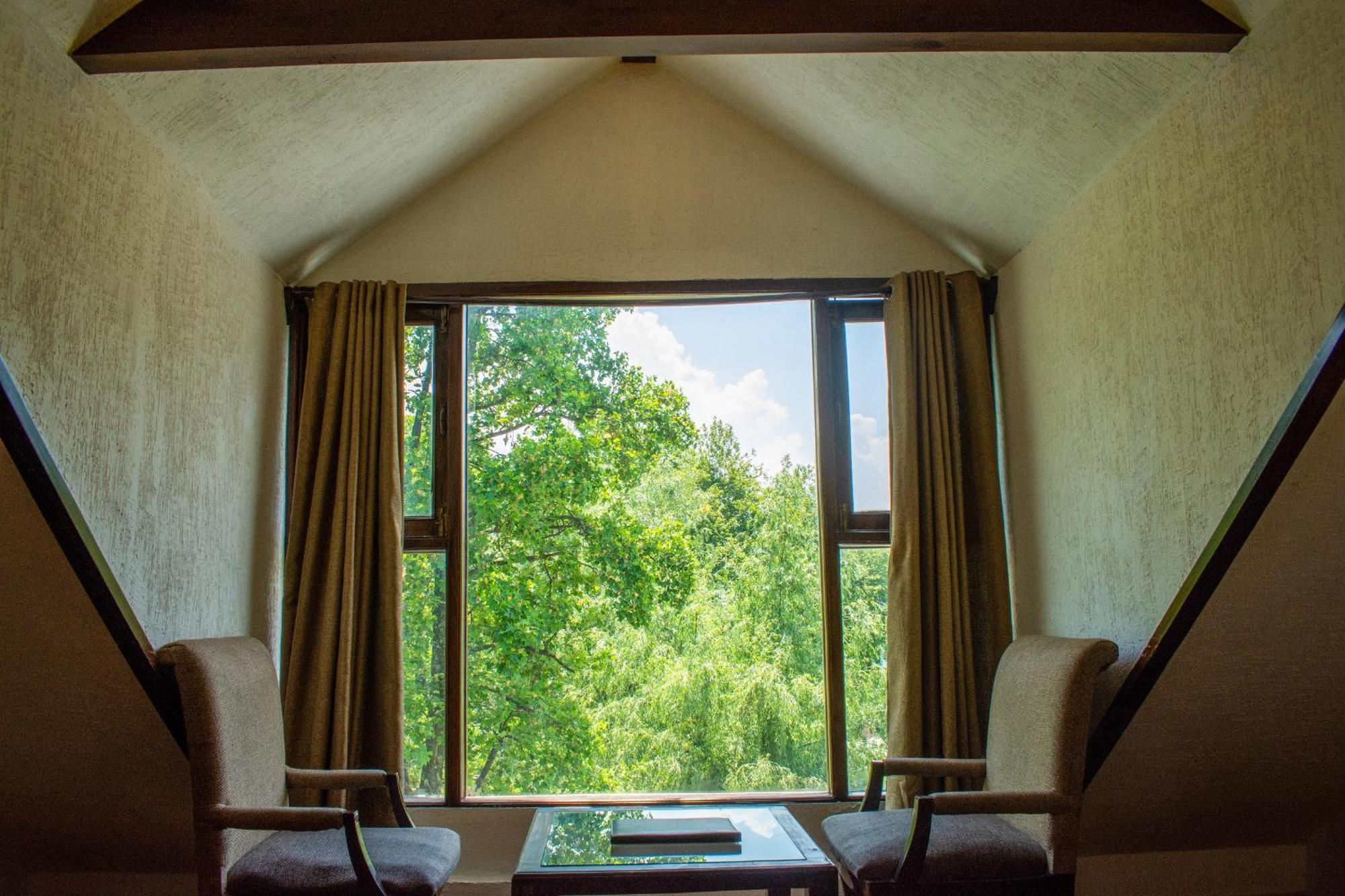 The Whispering Inn Resort And Bar Manali  Bagian luar foto
