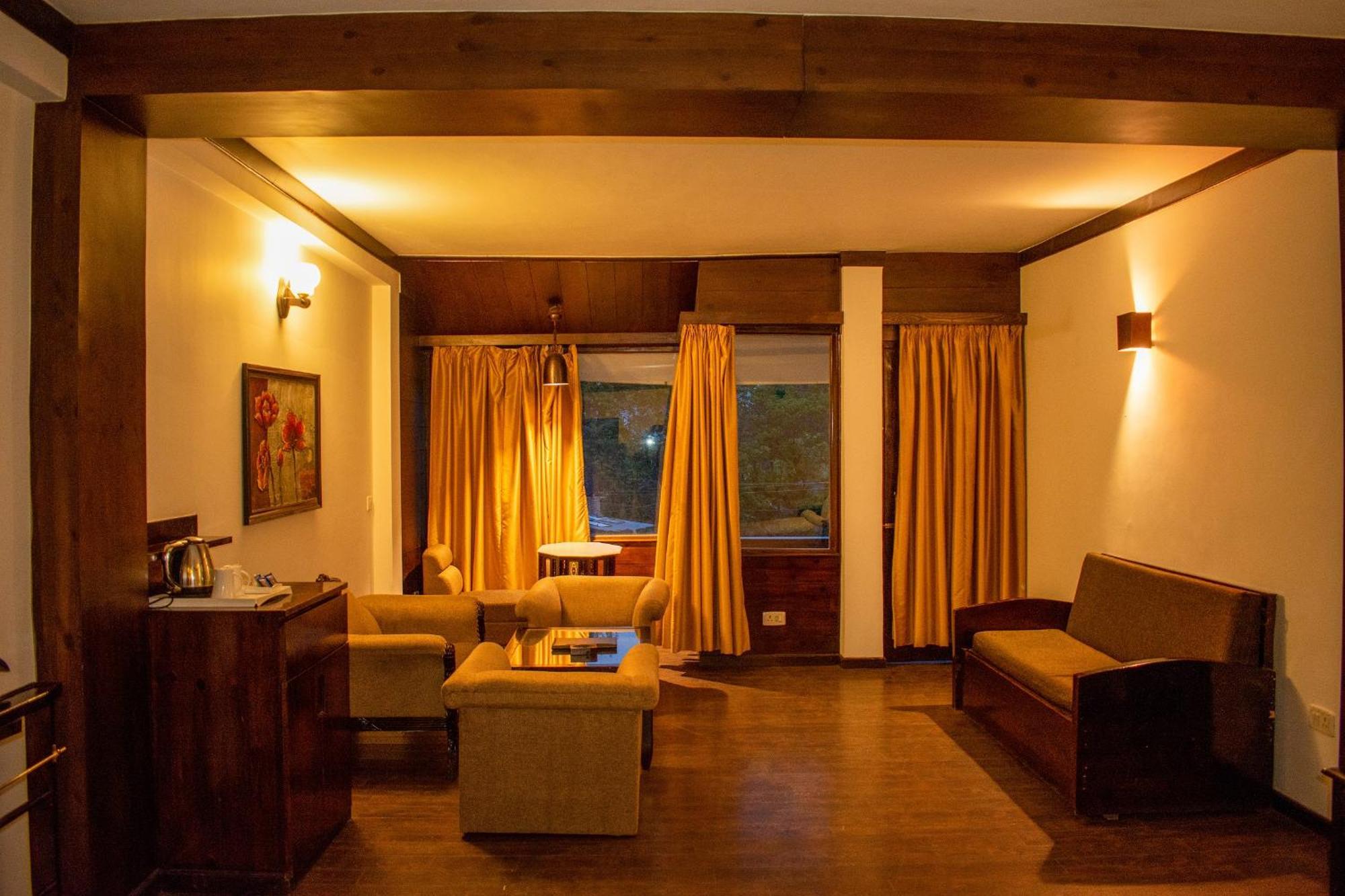 The Whispering Inn Resort And Bar Manali  Bagian luar foto