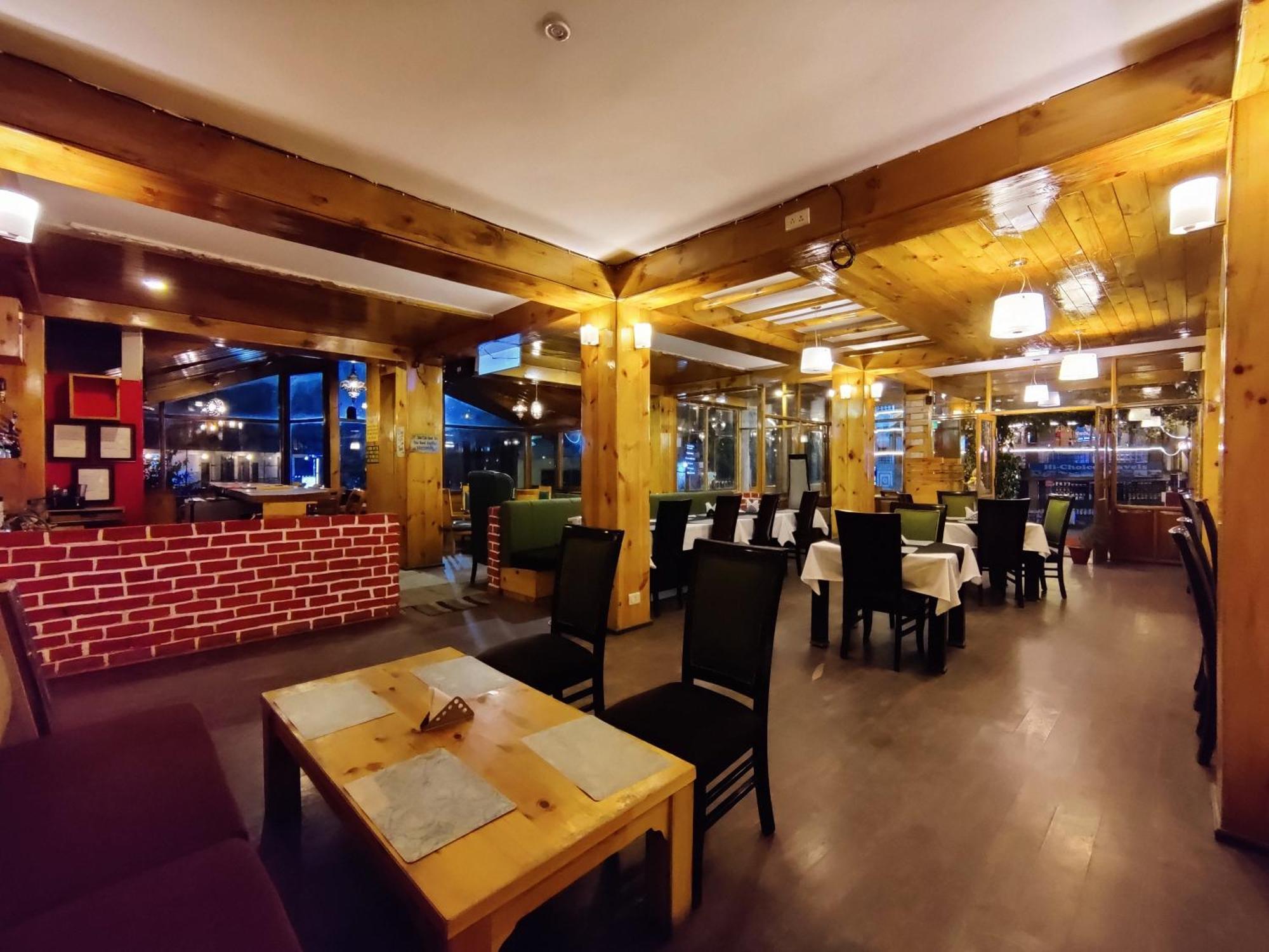 The Whispering Inn Resort And Bar Manali  Bagian luar foto