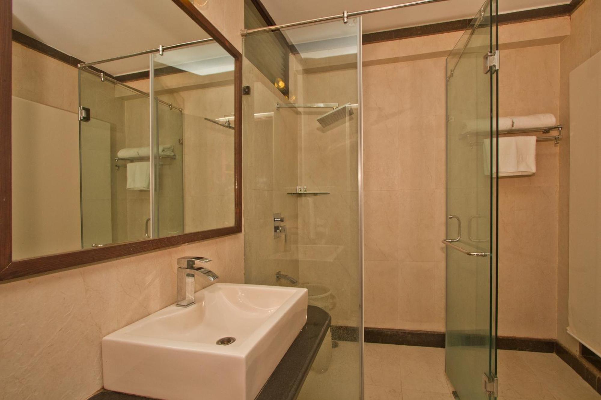 The Whispering Inn Resort And Bar Manali  Bagian luar foto