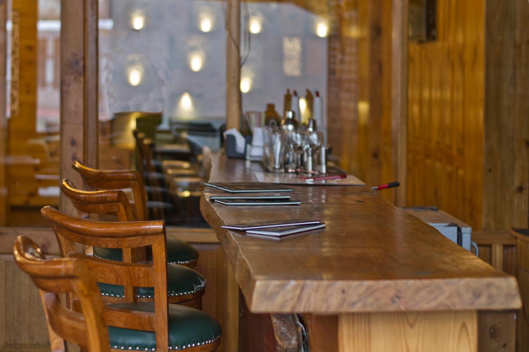 The Whispering Inn Resort And Bar Manali  Bagian luar foto