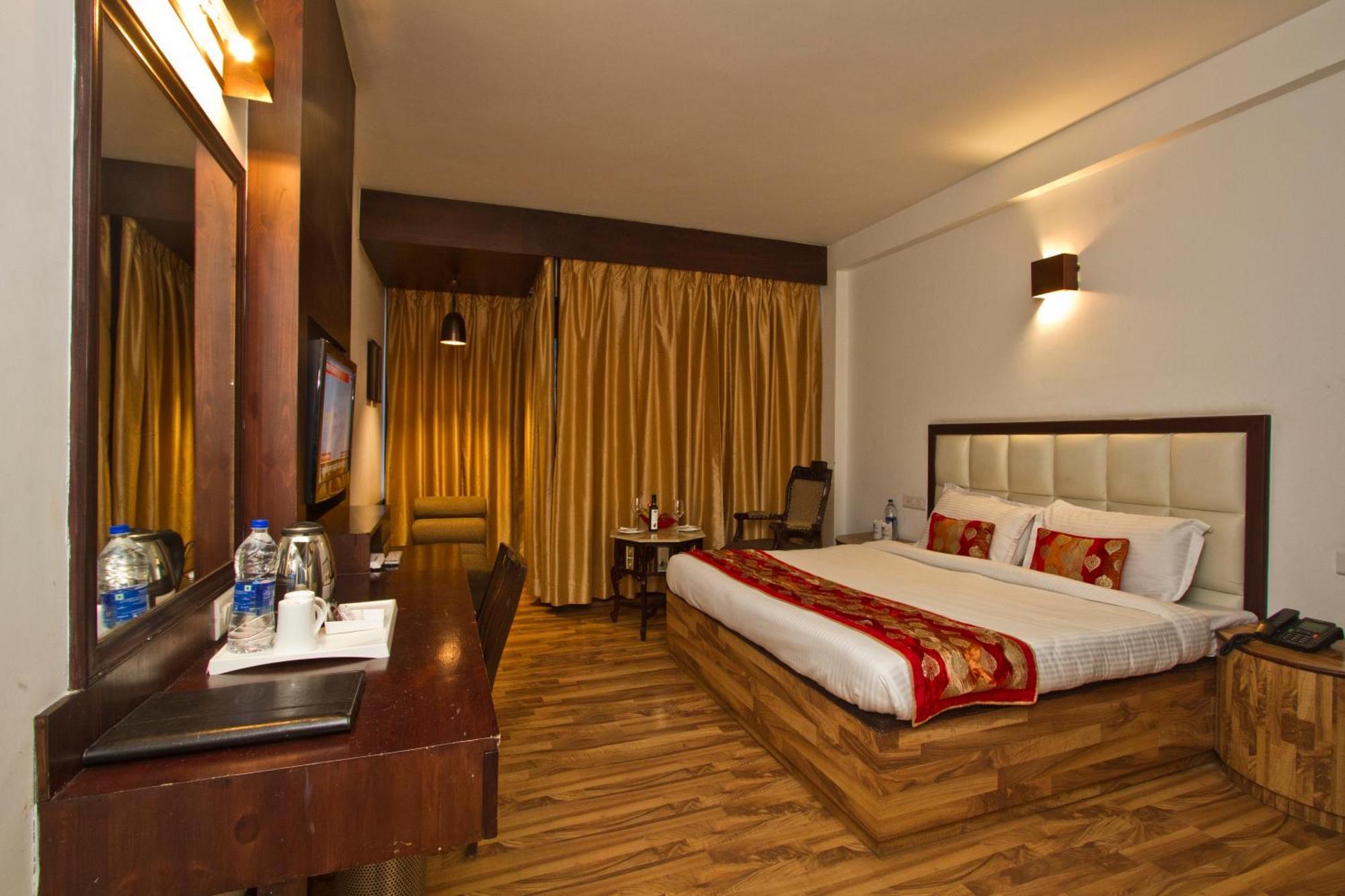 The Whispering Inn Resort And Bar Manali  Bagian luar foto