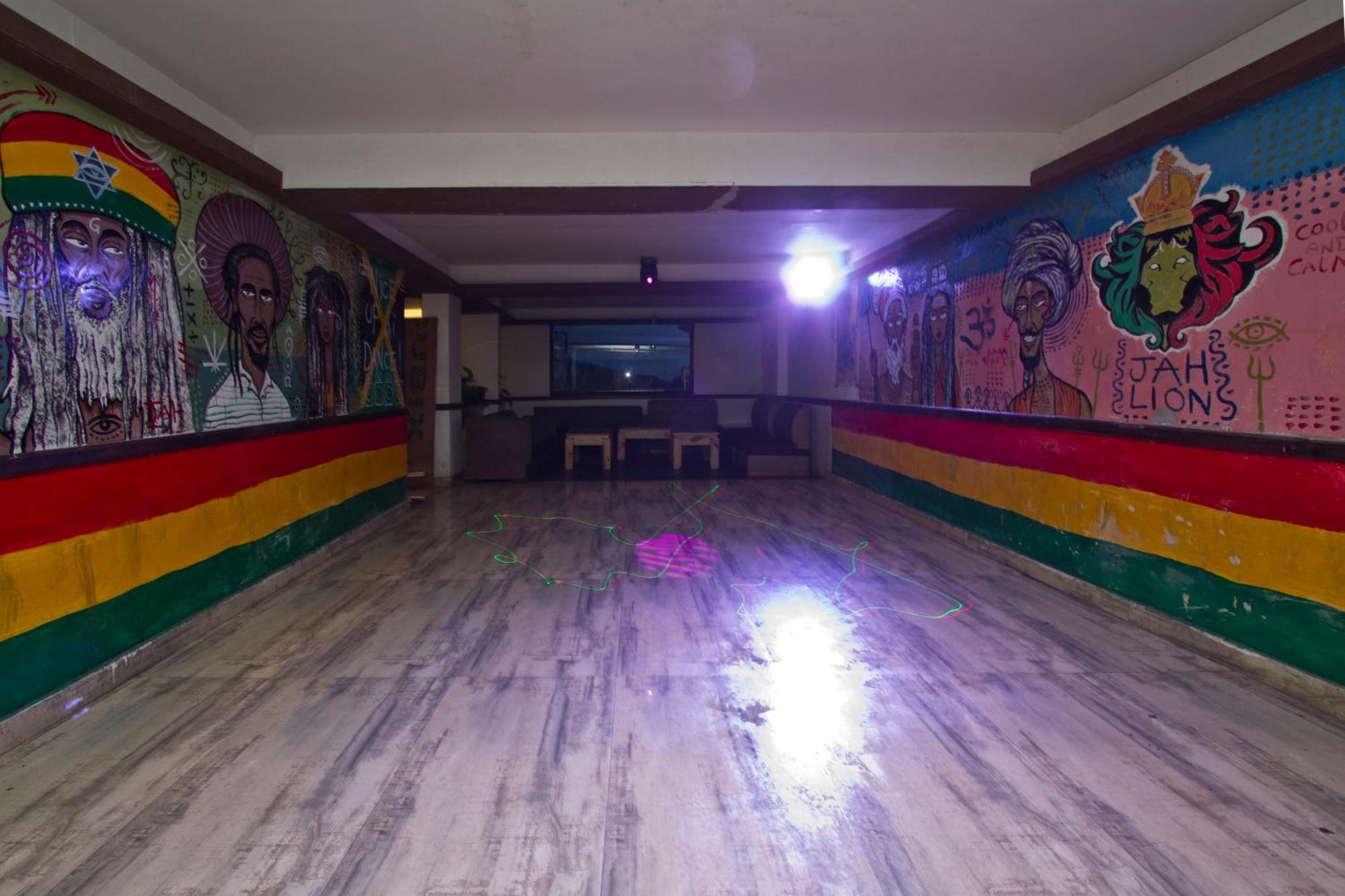 The Whispering Inn Resort And Bar Manali  Bagian luar foto